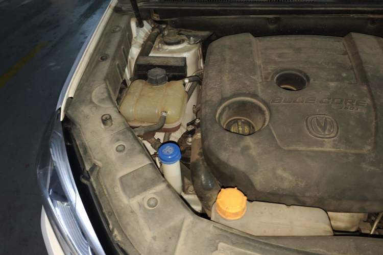 Used CHANGAN CS75 2020 280T DCT Luxury Model China VI Standard Engine Bay Right