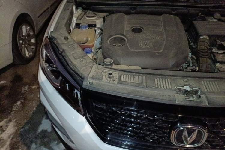 Used CHANGAN CS75 2020 280T DCT Luxury Model China VI Standard Engine Bay Right