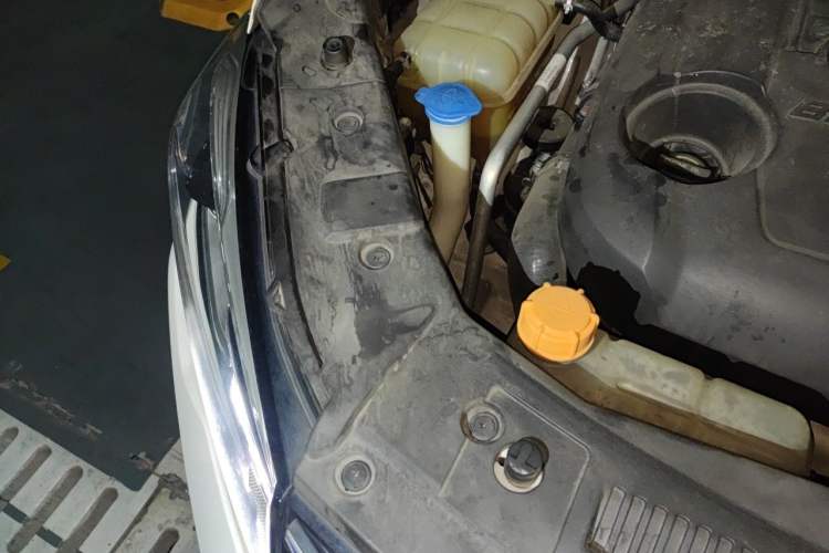 Used CHANGAN CS75 2020 280T Automatic Smart Edition China VI Standard Engine Bay Right