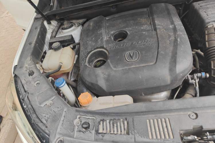 Used CHANGAN CS75 2020 280T DCT Luxury Model China VI Standard Engine Bay Right