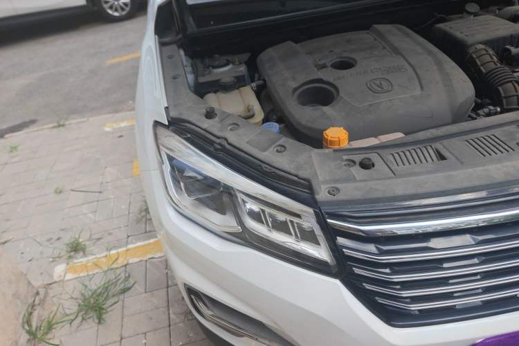 Used CHANGAN CS75 2020 280T DCT Luxury Version China VI Standard Engine Bay Right