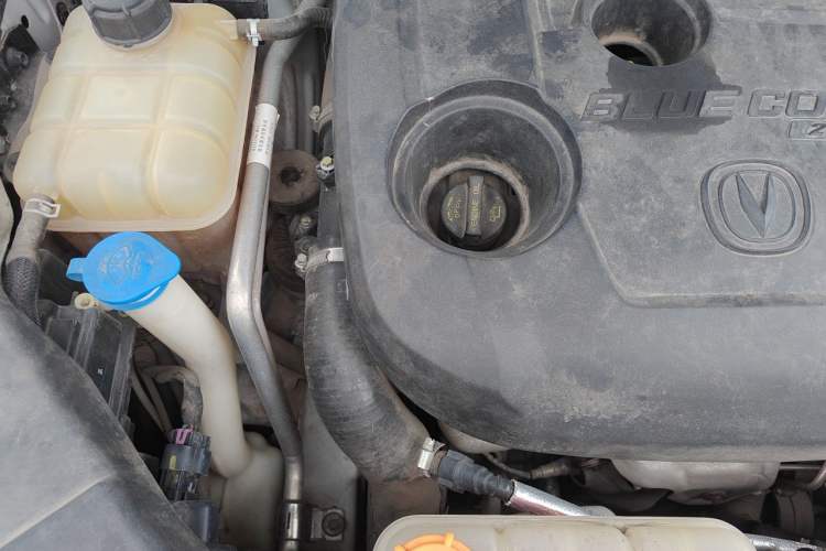 Used CHANGAN CS75 2020 280T Manual Elite Version China VI Standard Engine Bay Right