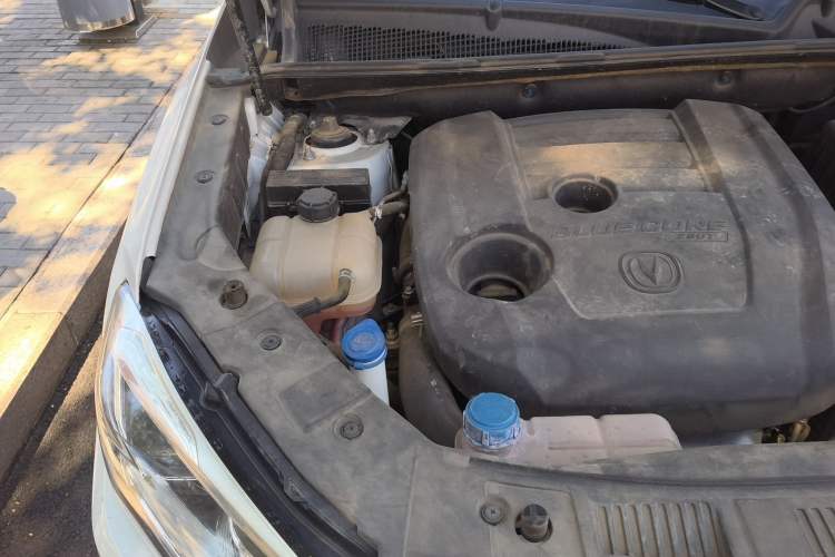 Used CHANGAN CS75 2020 280T DCT Luxury Version China VI Standard Engine Bay Right