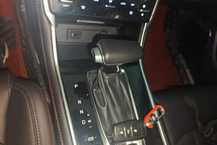 Used CHANGAN CS75 2020 280T DCT Luxury Version China VI Standard Gear Lever