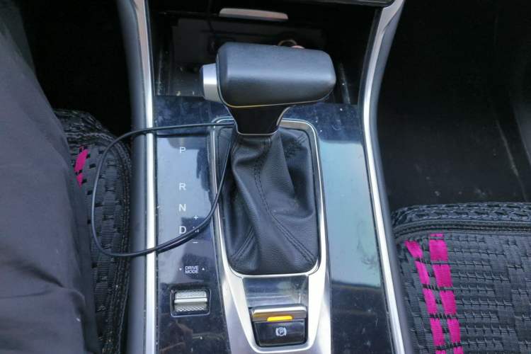 Used CHANGAN CS75 2020 280T DCT Luxury Version China VI Standard Gear Lever