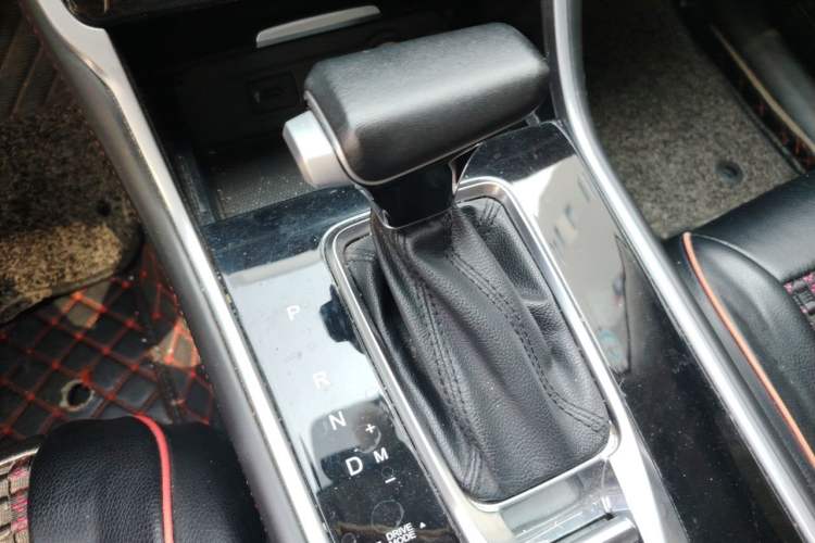 Used CHANGAN CS75 2020 280T DCT Luxury Version China VI Standard Gear Lever