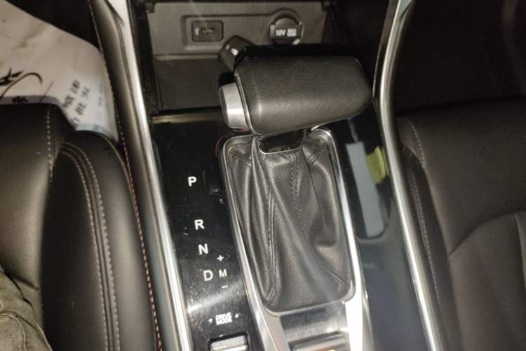 Used CHANGAN CS75 2020 280T DCT Luxury Version China VI Standard Gear Lever