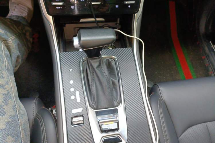 Used CHANGAN CS75 2020 280T DCT Luxury Version China VI Standard Gear Lever