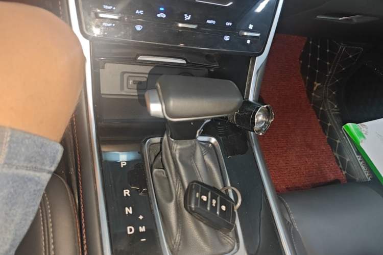 Used CHANGAN CS75 2020 280T DCT Luxury Version China VI Standard Gear Lever