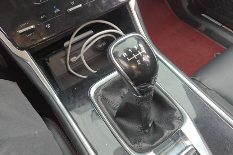 Used CHANGAN CS75 2020 280T Manual Elite Version China VI Standard Gear Lever
