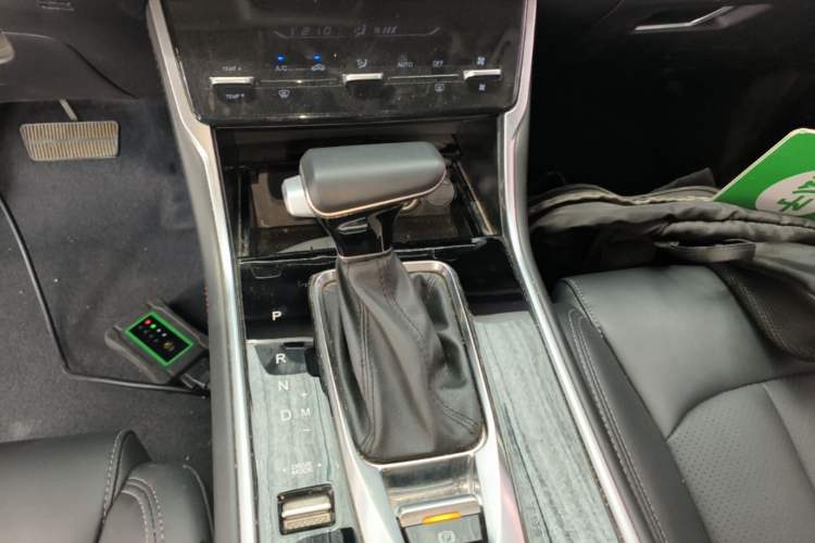 Used CHANGAN CS75 2020 280T DCT Luxury Model China VI Standard Gear Lever