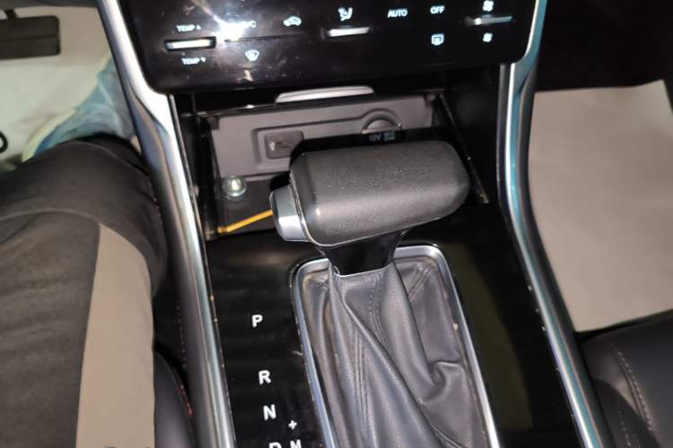 Used CHANGAN CS75 2020 280T DCT Luxury Model China VI Standard Gear Lever