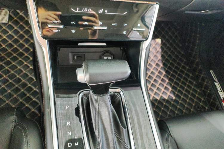 Used CHANGAN CS75 2020 280T DCT Luxury Model China VI Standard Gear Lever