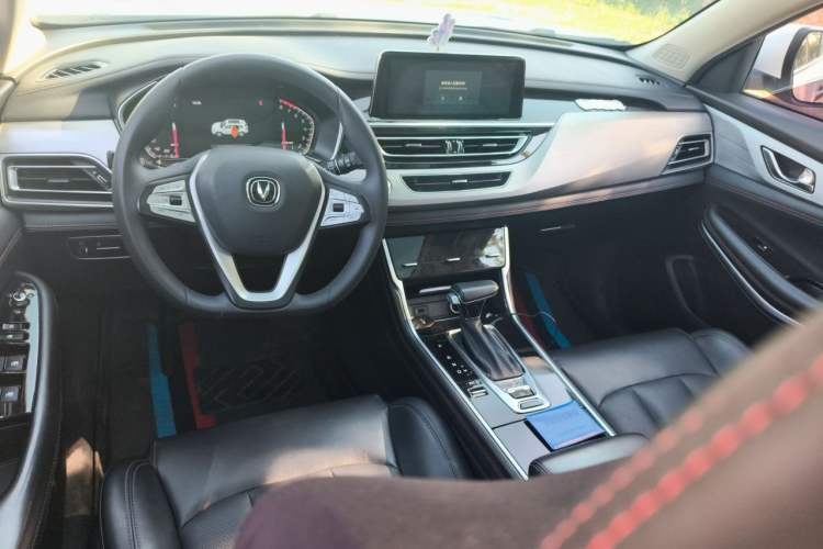 Used CHANGAN CS75 2020 280T DCT Luxury Version China VI Standard Interior 2