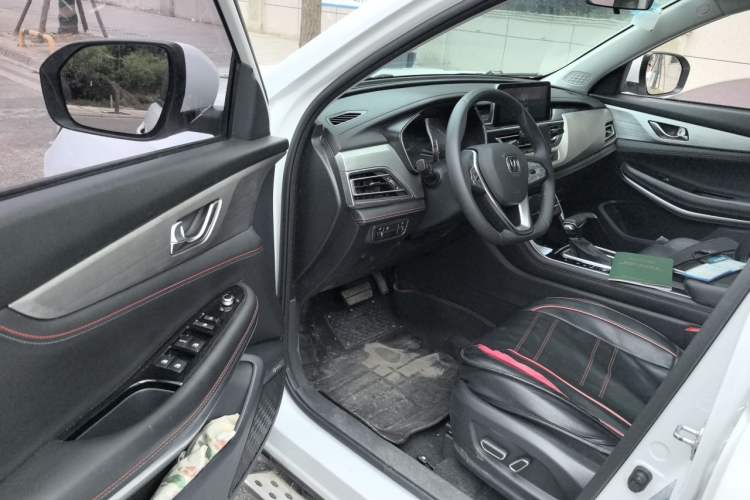 Used CHANGAN CS75 2020 280T DCT Luxury Version China VI Standard Interior 3