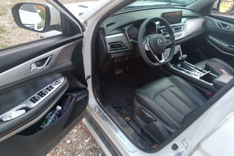 Used CHANGAN CS75 2020 280T DCT Luxury Model China VI Standard Interior 3
