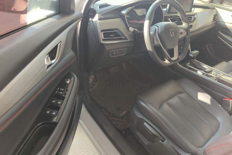 Used CHANGAN CS75 2020 280T DCT Luxury Model China VI Standard Interior 3