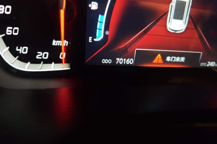 Used CHANGAN CS75 2020 280T DCT Luxury Model China VI Standard Odometer Close Up