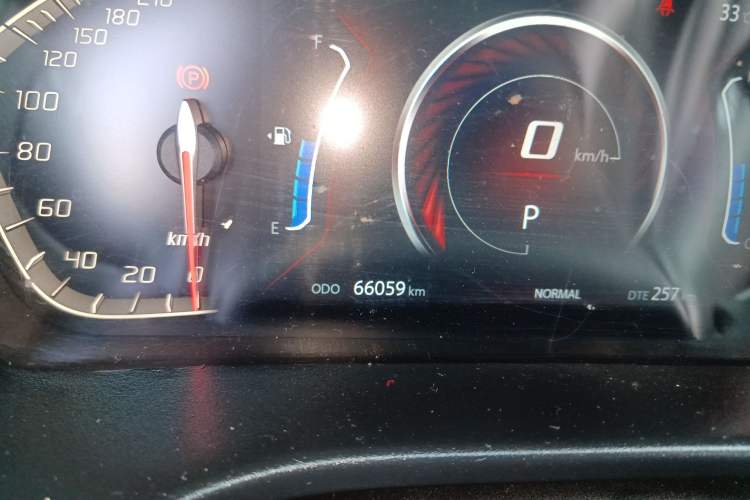 Used CHANGAN CS75 2020 280T DCT Luxury Model China VI Standard Odometer Close Up