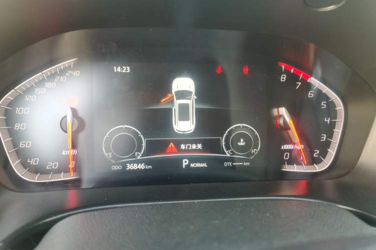 Used CHANGAN CS75 2020 280T DCT Luxury Model China VI Standard Odometer Close Up