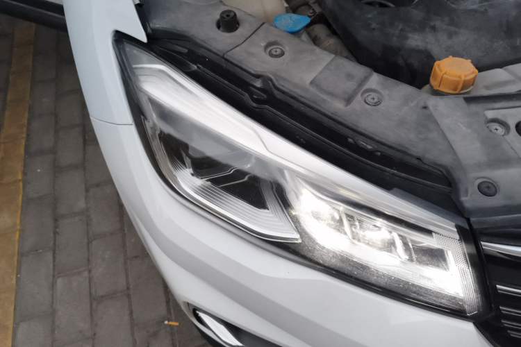 Used CHANGAN CS75 2020 280T Automatic Smart Edition China VI Standard Right Front Headlight