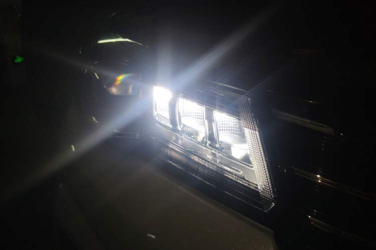 Used CHANGAN CS75 2020 280T Manual Elite Version China VI Standard Right Front Headlight