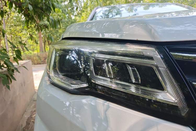 Used CHANGAN CS75 2020 280T Automatic Smart Edition China VI Standard Right Front Headlight