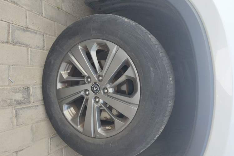 Used CHANGAN CS75 2020 280T Manual Elite Version China VI Standard Right Front Wheel Hub
