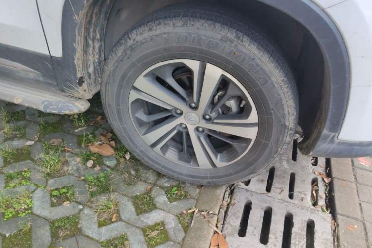 Used CHANGAN CS75 2020 280T Automatic Smart Edition China VI Standard Right Front Wheel Hub