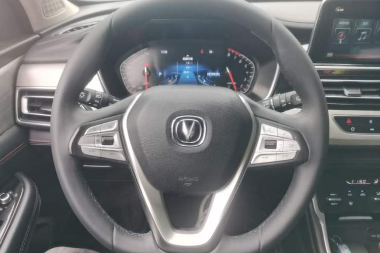 Used CHANGAN CS75 2020 280T DCT Luxury Version China VI Standard Steering Wheel