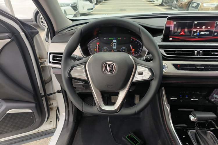 Used CHANGAN CS75 2020 280T DCT Luxury Model China VI Standard Steering Wheel