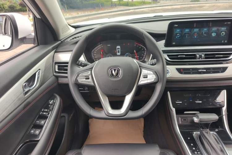 Used CHANGAN CS75 2020 280T DCT Luxury Version China VI Standard Steering Wheel