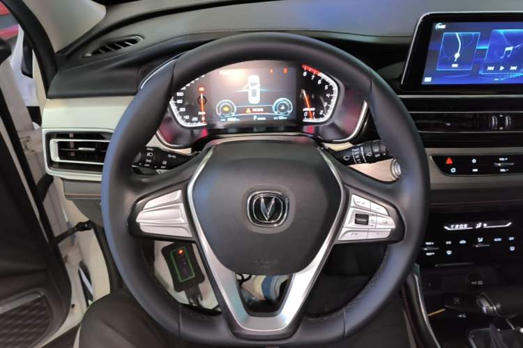 Used CHANGAN CS75 2020 280T DCT Luxury Model China VI Standard Steering Wheel