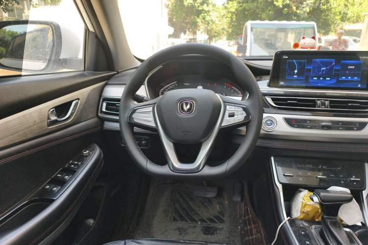 Used CHANGAN CS75 2020 280T DCT Luxury Model China VI Standard Steering Wheel
