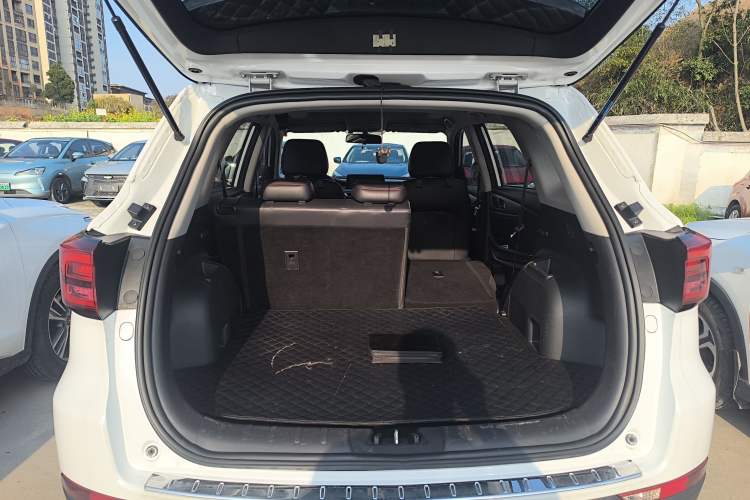 Used CHANGAN CS75 2020 280T DCT Luxury Model China VI Standard Trunk