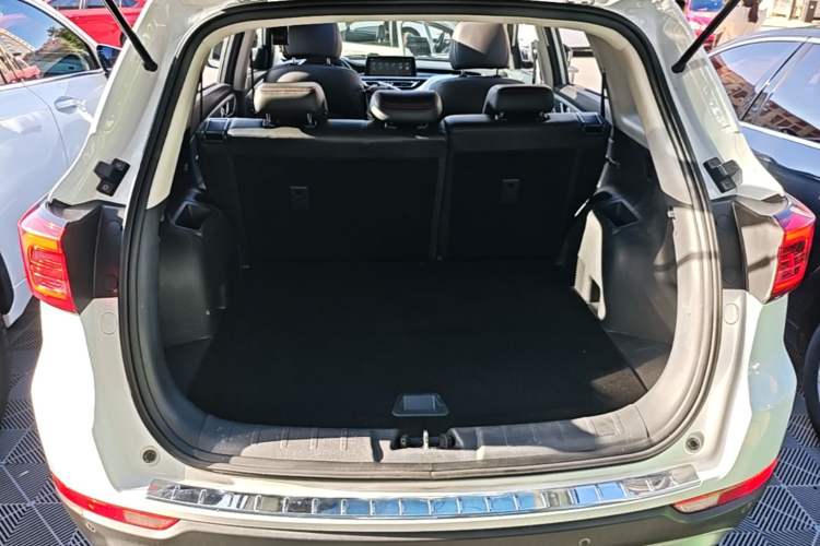 Used CHANGAN CS75 2020 280T DCT Luxury Version China VI Standard Trunk