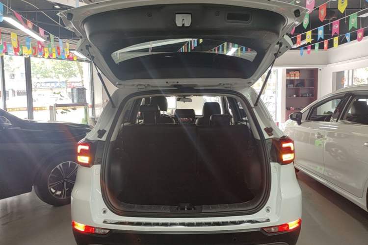 Used CHANGAN CS75 2020 280T DCT Luxury Version China VI Standard Trunk