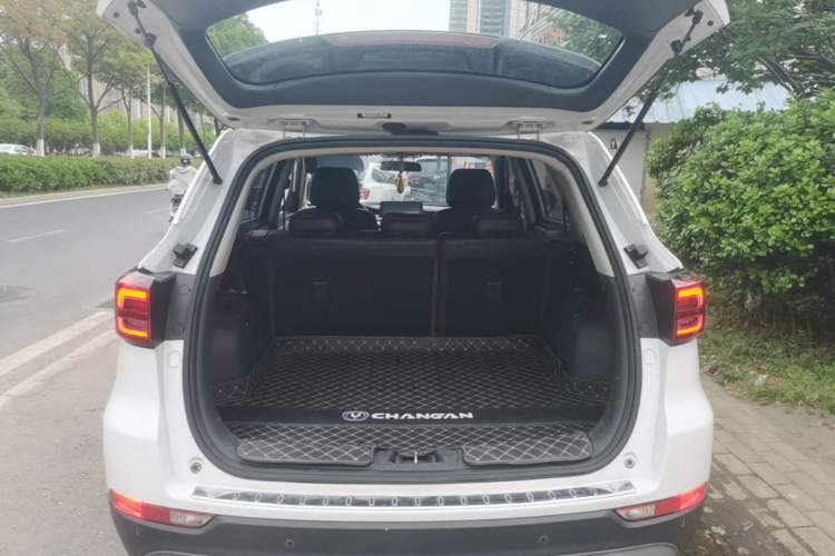 Used CHANGAN CS75 2020 280T DCT Luxury Version China VI Standard Trunk