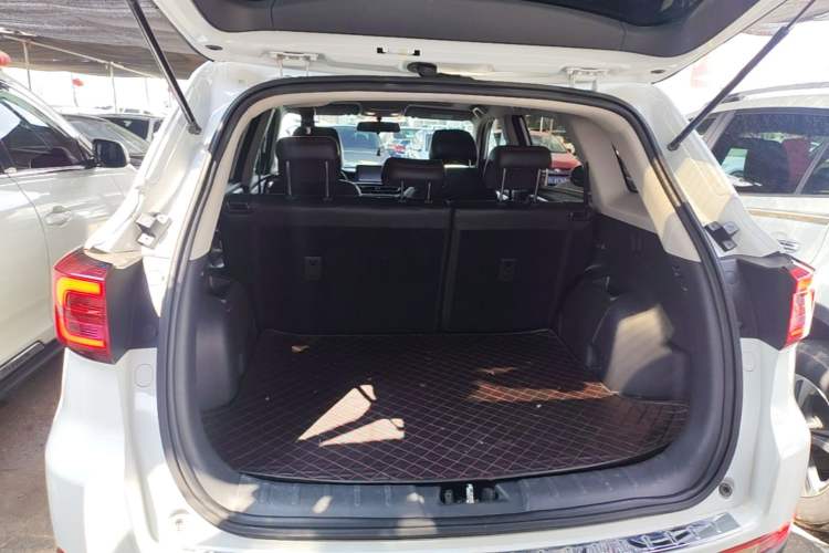 Used CHANGAN CS75 2020 280T Automatic Smart Edition China VI Trunk