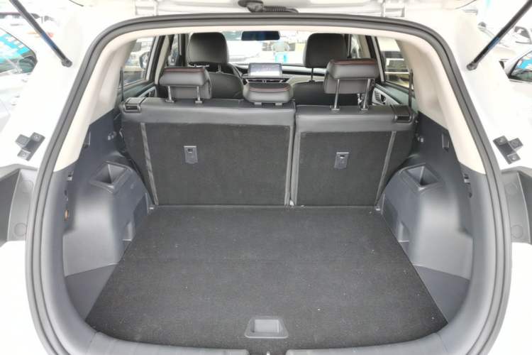 Used CHANGAN CS75 2020 280T Manual Elite Version China VI Standard Trunk
