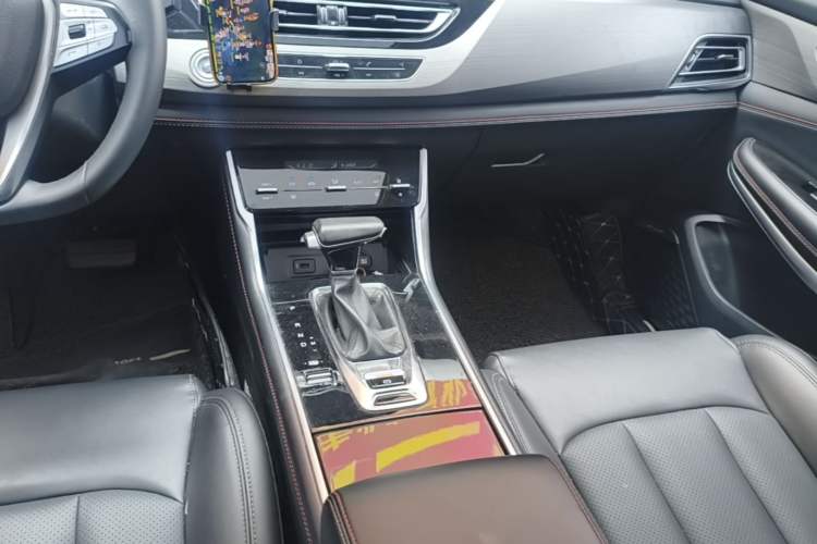 Used CHANGAN CS75 2021 Honor Million Edition 280T DCT Luxury Model Gear Lever