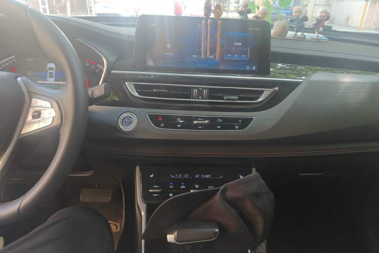 Used CHANGAN CS75 2021 Honor Million Edition 280T DCT Navigation Model Audio And AC Panel