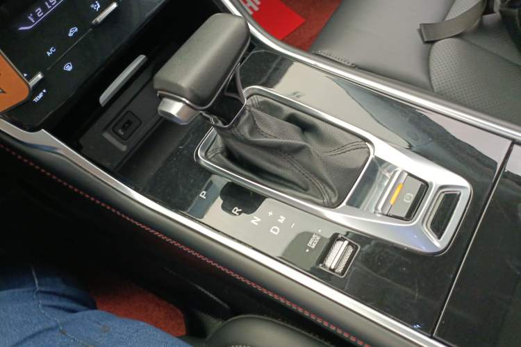 Used CHANGAN CS75 2021 Honor Million Edition 280T DCT Prestige Model Gear Lever