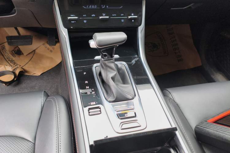 Used CHANGAN CS75 2021 Honor Million Edition 280T DCT Luxury Model Gear Lever