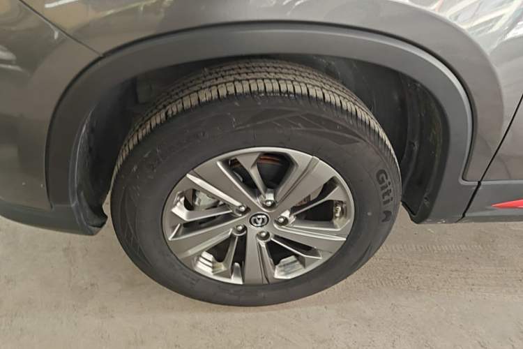 Used CHANGAN CS75 2021 Honor Million Edition 280T DCT Luxury Model Left Front Wheel Hub