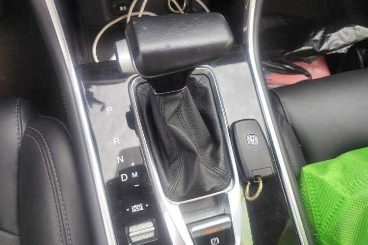 Used CHANGAN CS75 2021 Honor Million Edition 280T DCT Luxury Model Gear Lever
