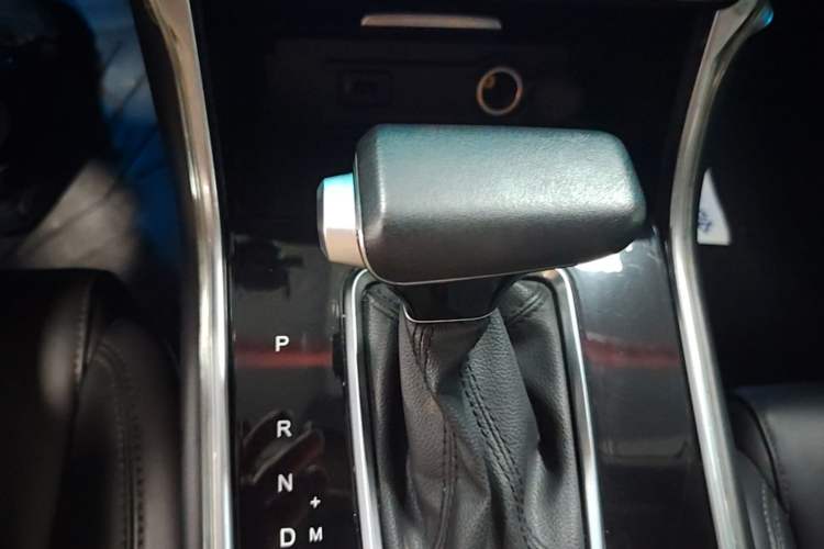 Used CHANGAN CS75 2021 Honor Million Edition 280T DCT Luxury Model Gear Lever