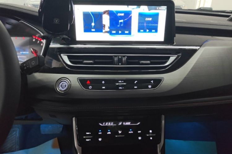 Used CHANGAN CS75 2021 Honor Million Edition 280T DCT Luxury Model Audio And AC Panel