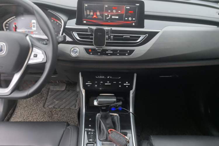 Used CHANGAN CS75 2021 Honor Million Edition 280T DCT Luxury Model Audio And AC Panel