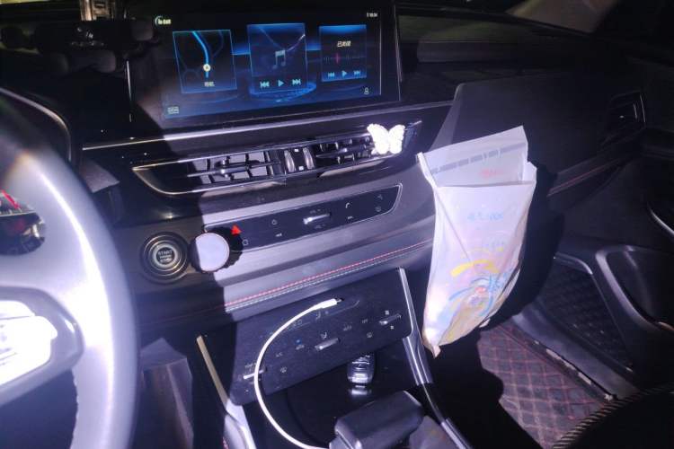 Used CHANGAN CS75 2021 Honor Million Edition 280T DCT Luxury Model Audio And AC Panel